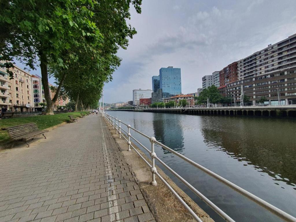 Pension Guggenheim Riverview Hbi01297 Bilbao Exterior foto